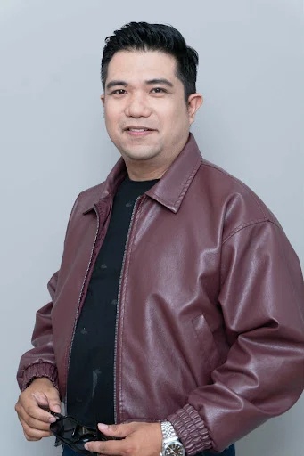 Jigo Postolero Early Career
