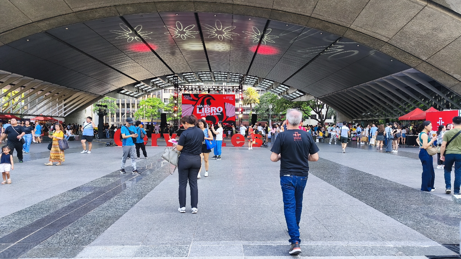 Crowd at Ayala Triangle