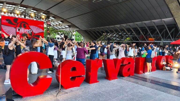 Día del Libro 2026 Makati City: Massive Book Festival at Ayala Triangle Gardens Draws Thousands