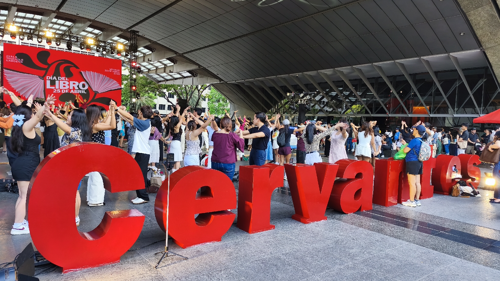 Día del Libro 2026 Makati City: Massive Book Festival at Ayala Triangle Gardens Draws Thousands