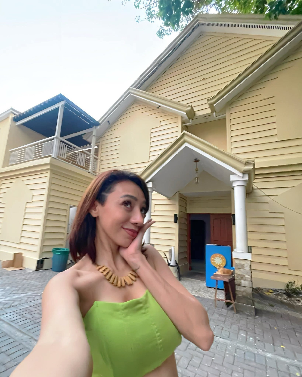 Hasna Cabral visits Big Brother house