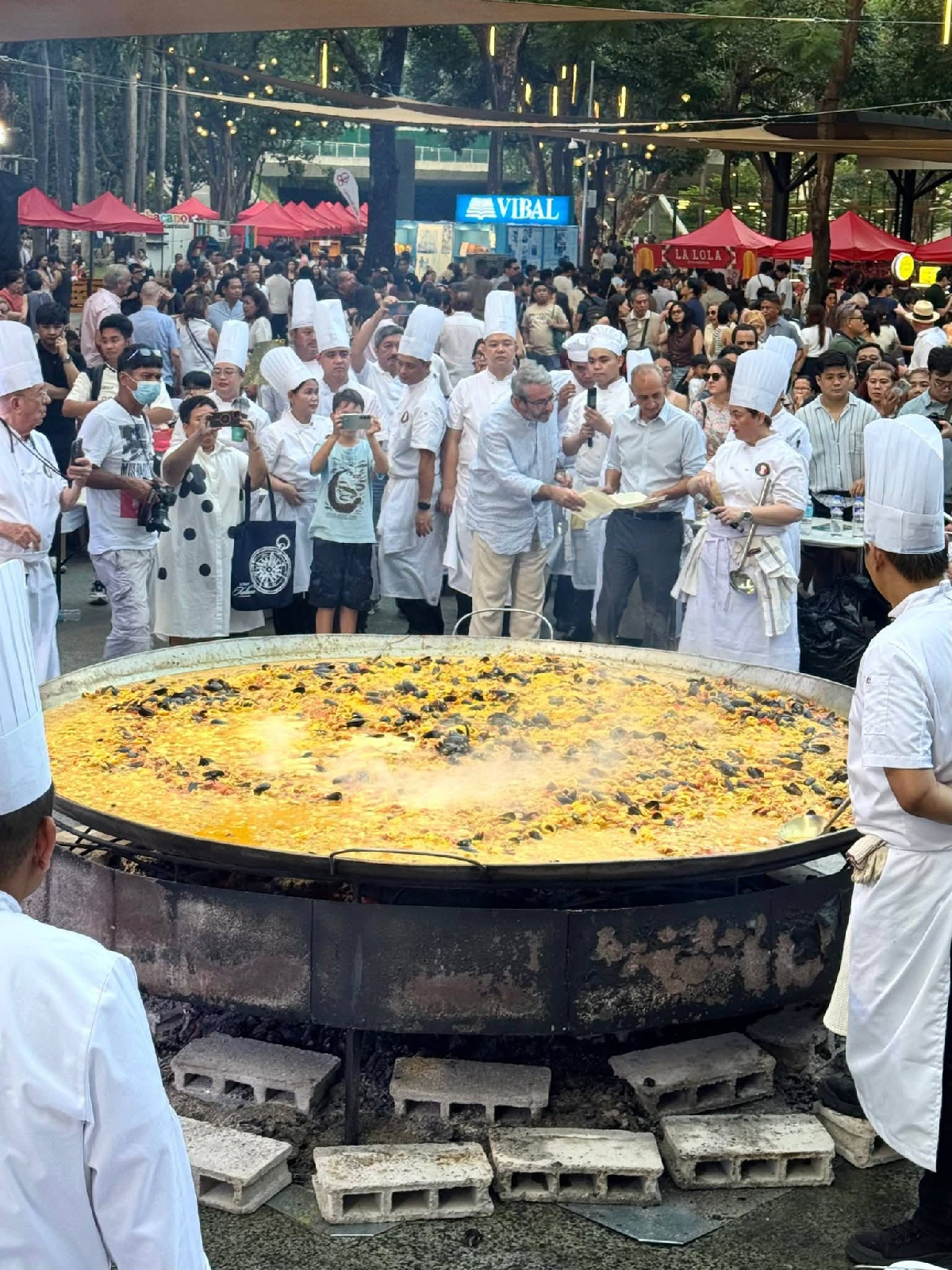 La Paella Gigante Makati 2026 at Ayala Triangle Gardens